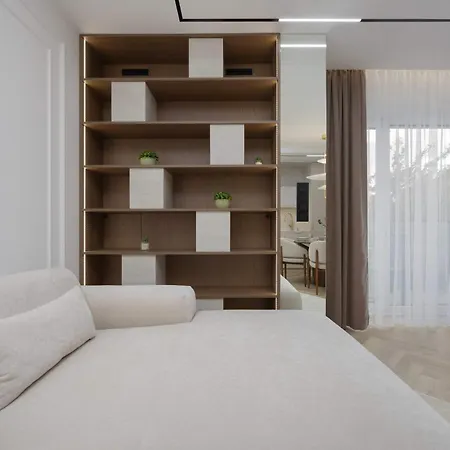 Elegant Zabkowska With Parking & Ac By Renters Prestige 아파트